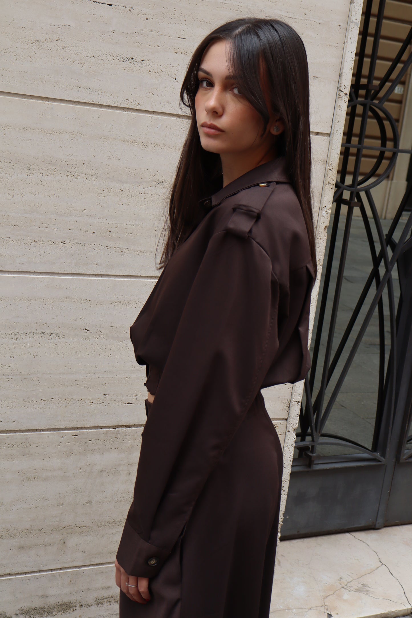 CAMICIA CON ELASTICO E BOTTONI MORO