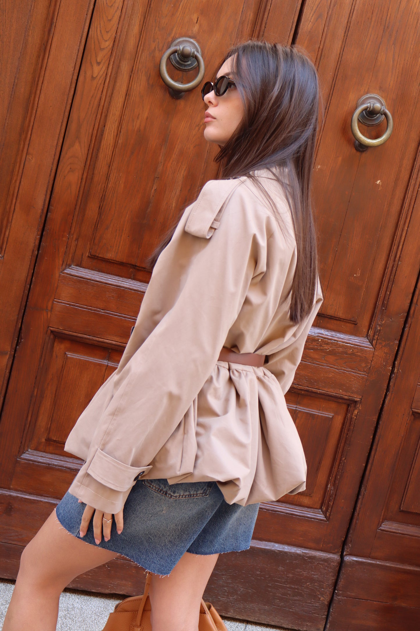 TRENCH CORTO BEIGE A PALLONCINO