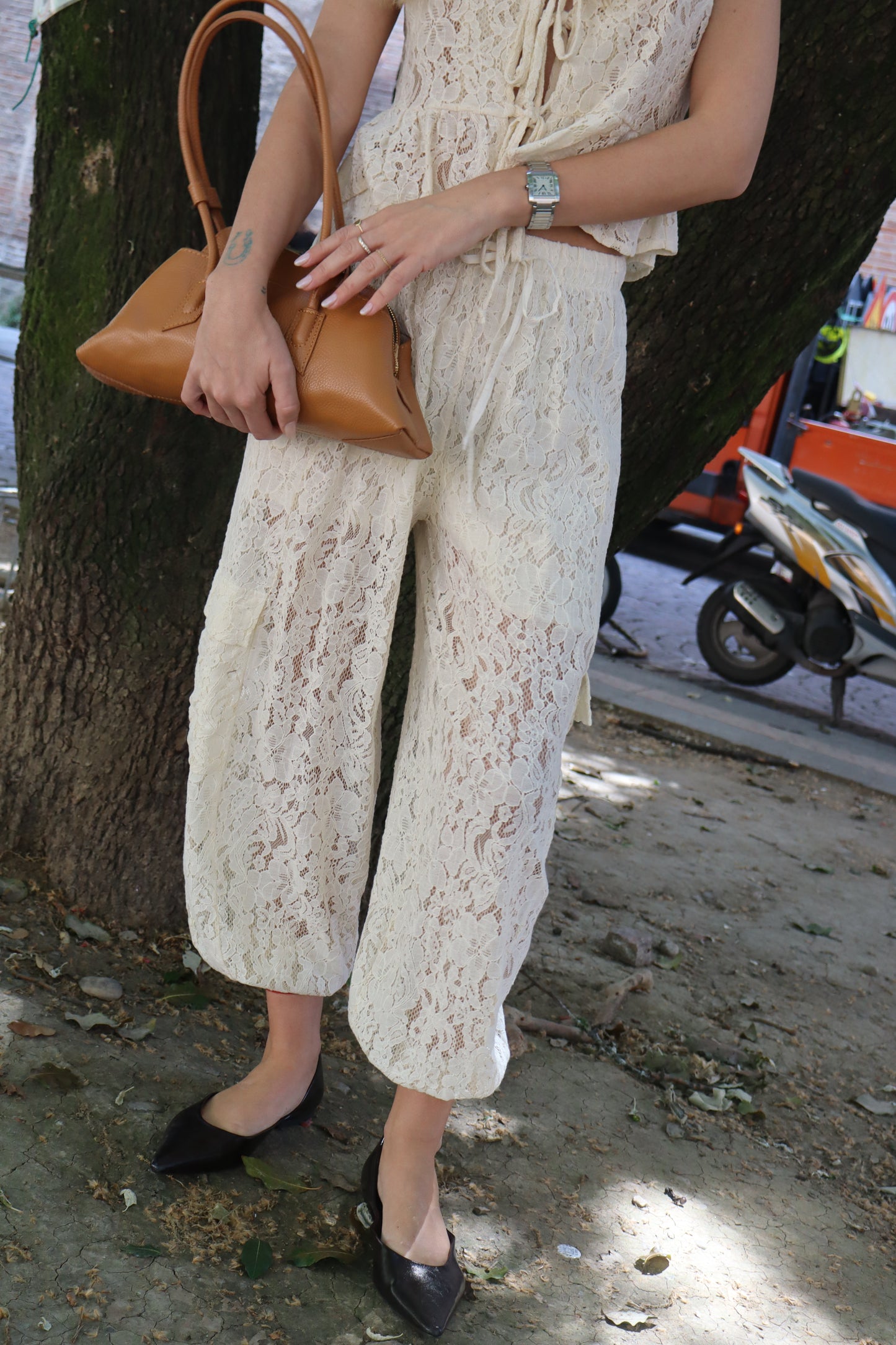 PANTA IN PIZZO CON TASCONI