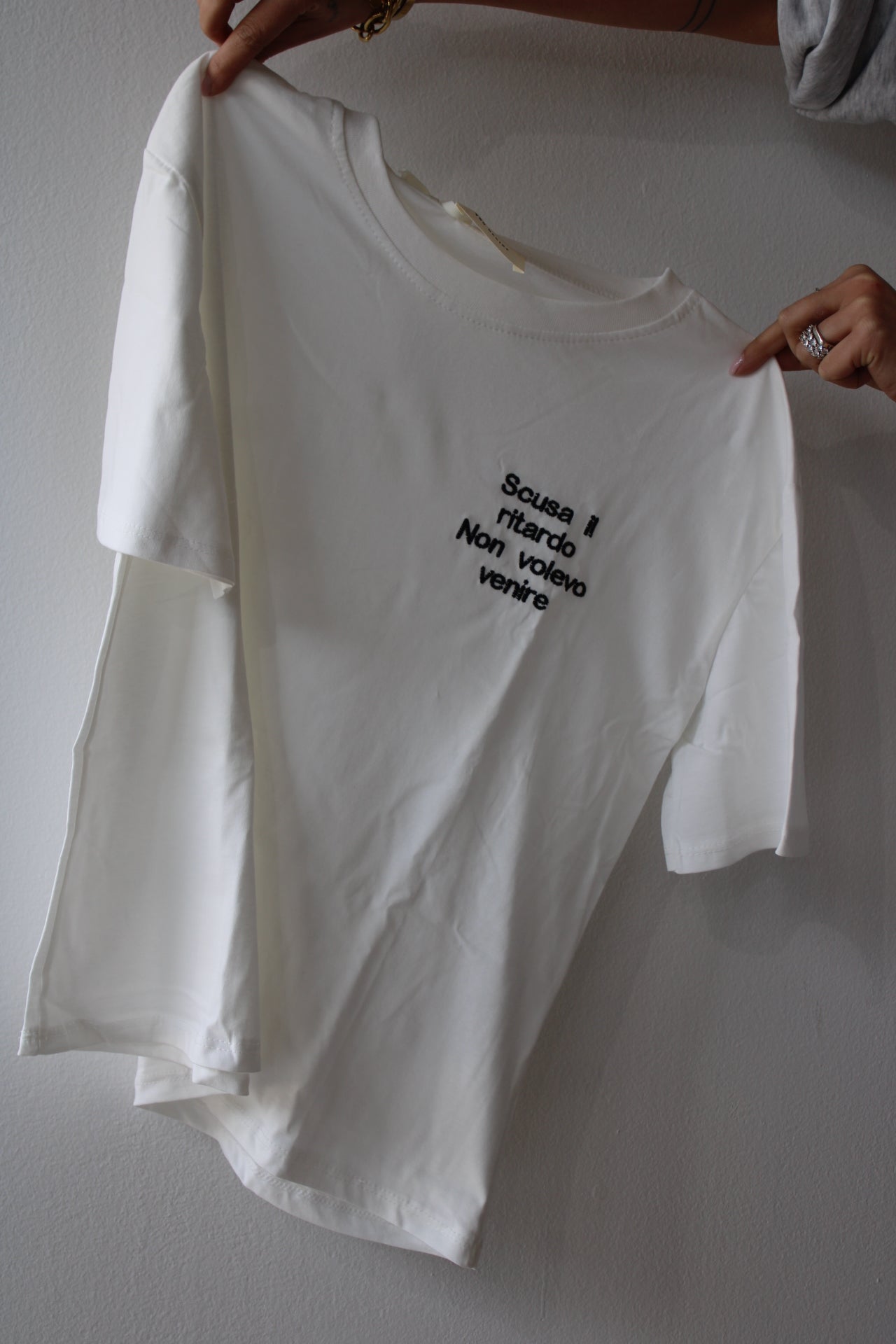 T-SHIRT "SCUSA IL RITARDO NON VOLEVO VENIRE"