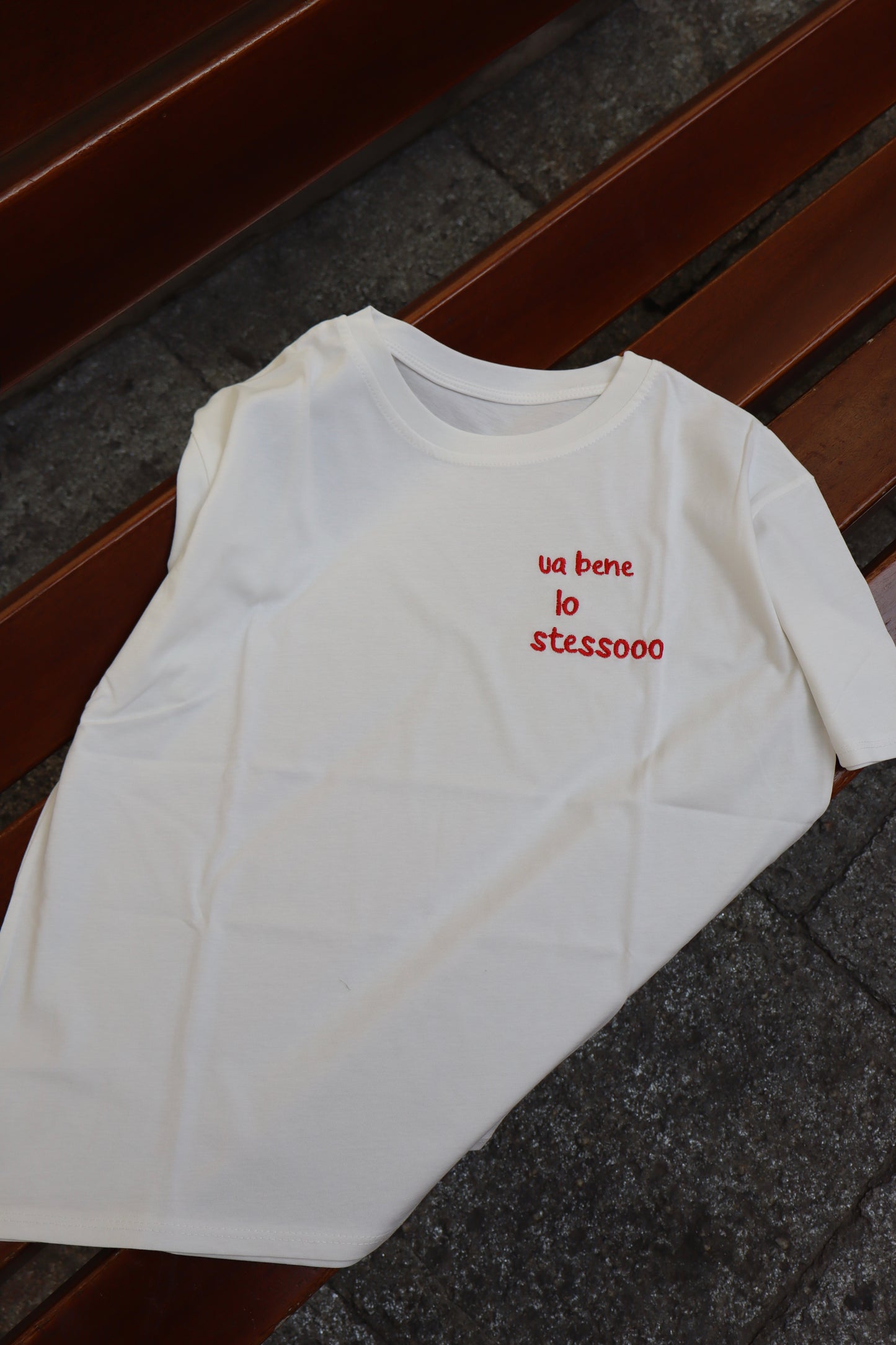 T-SHIRT SCRITTA
