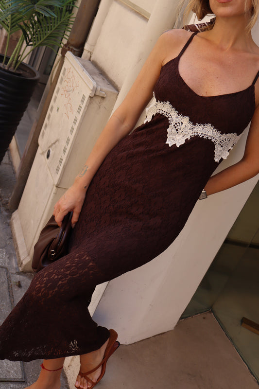 ABITO LUNGO  PIZZO CON SPALLINE SOTTILI