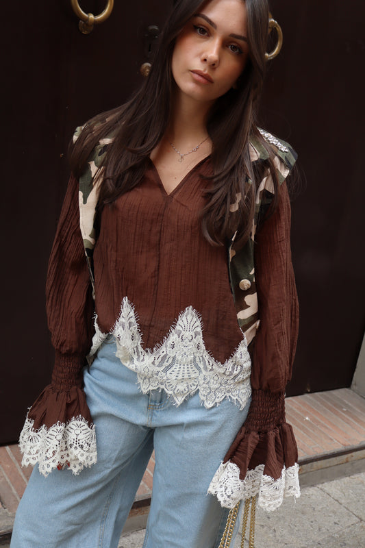 CAMICIA SCOLLO V CON PIZZO IN FONDO