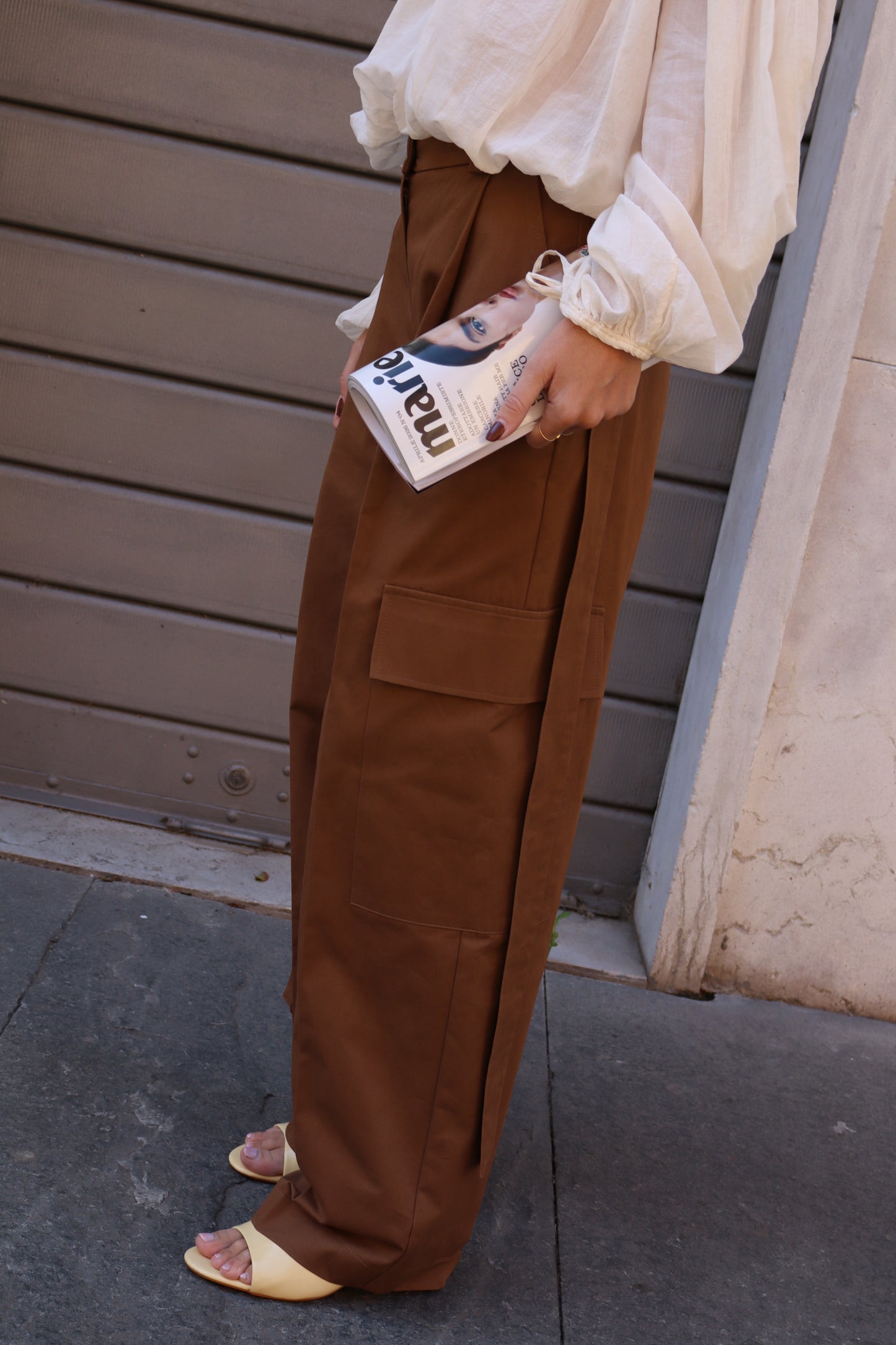 PANTALONE CON PENCE E LACCIO