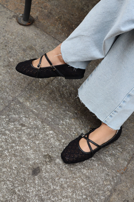 BALLERINA TRAFORATA NERA CON LACCI