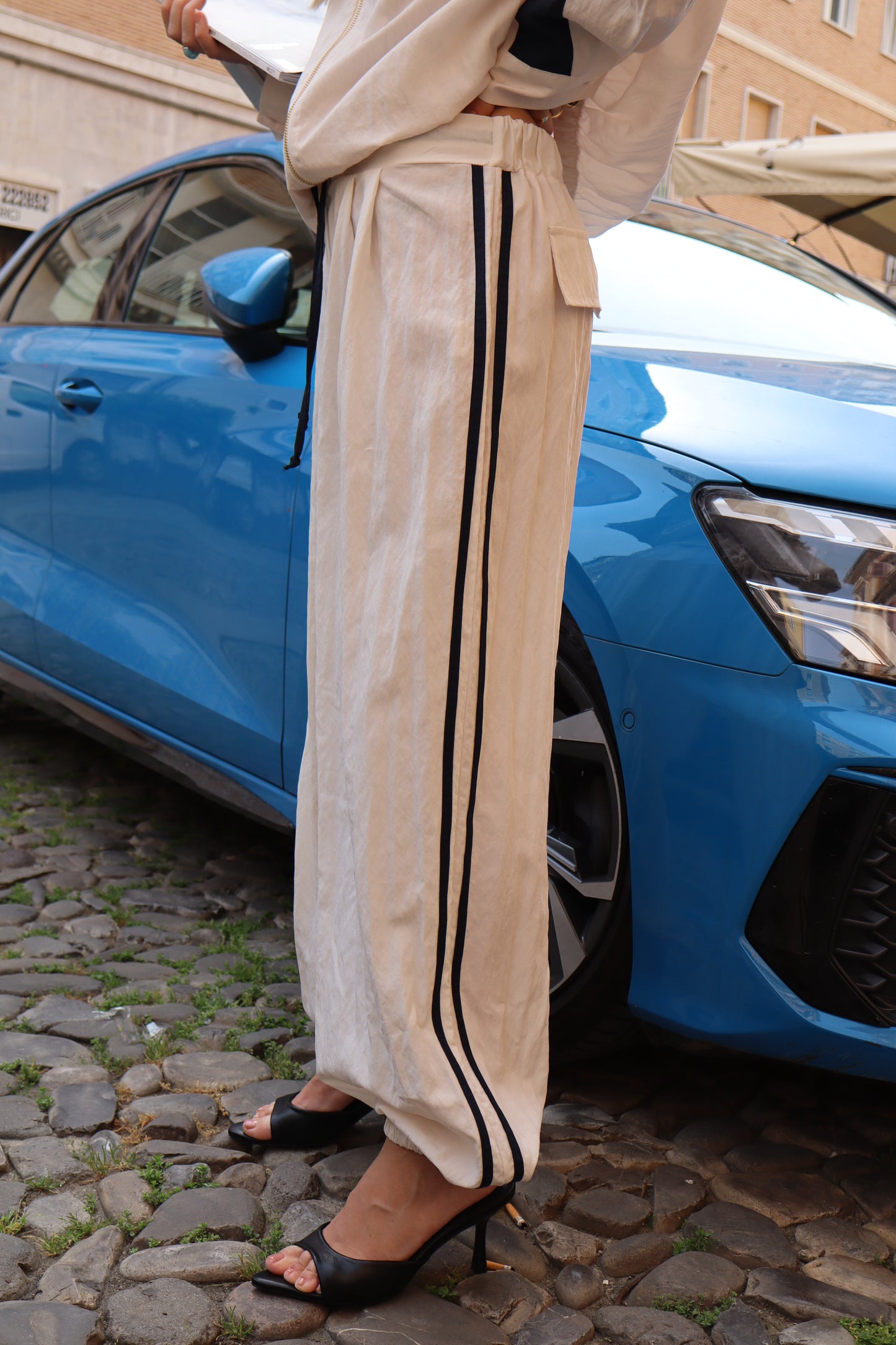 PANTALONE AMPIO CON BANDE ED ELASTICO
