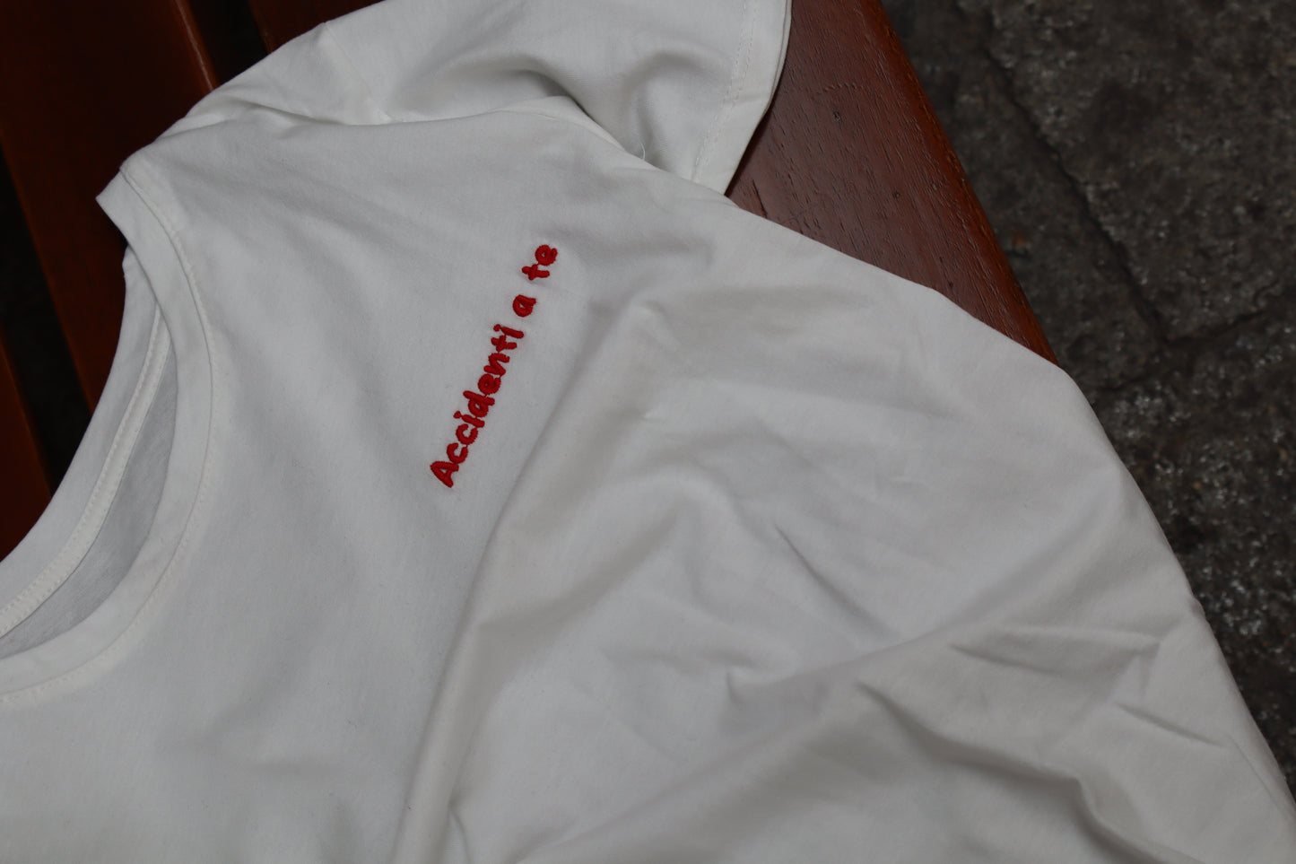 T-SHIRT SCRITTA