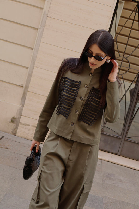 GIACCA CON APPLICAZIONI NERE VERDE MILITARE