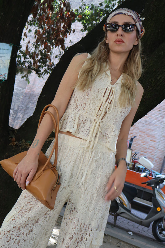 GILET IN PIZZO CON LACCI PANNA
