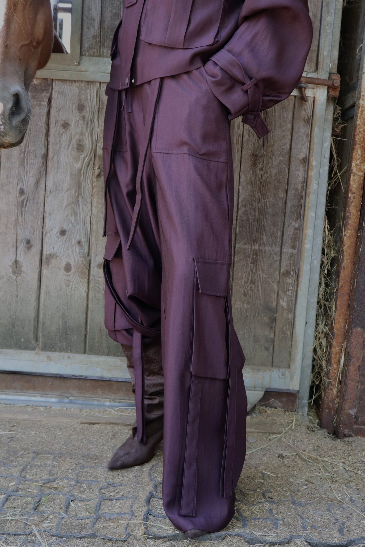 PANTALONE CON TASCONI