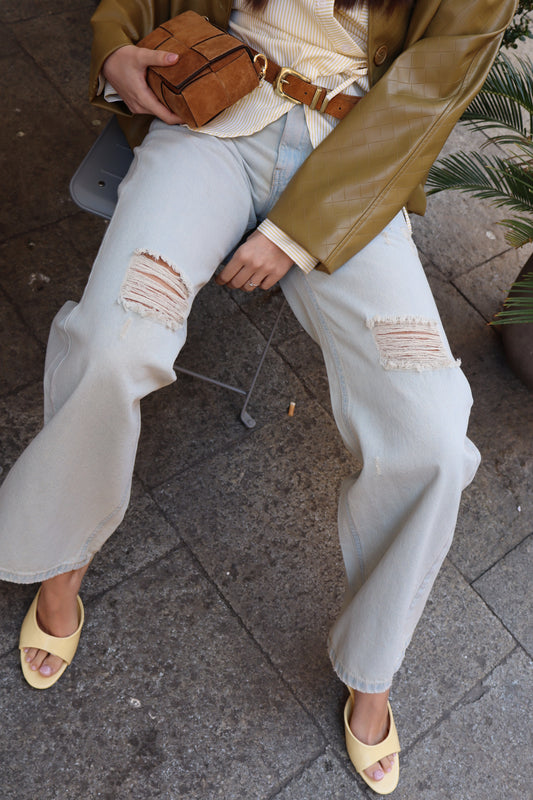 JEANS CON ROTTURE EFFETTO SABBIATO