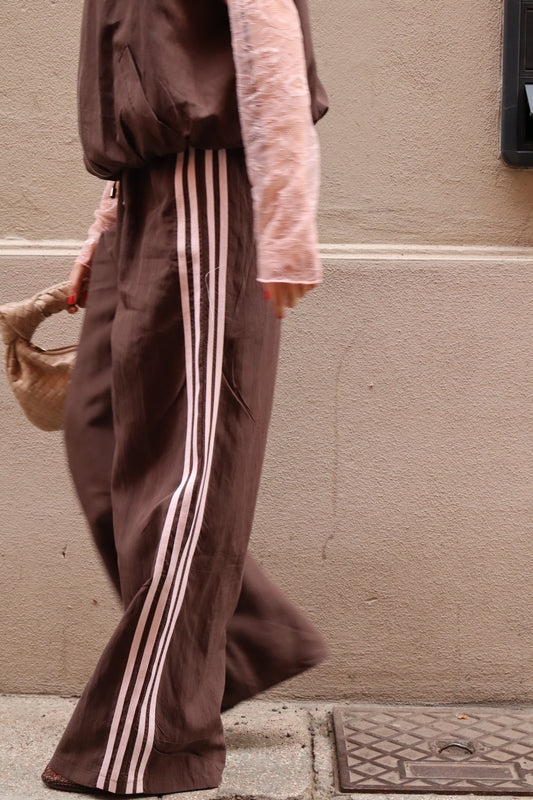 PANTALONE AMPIO CON BANDE